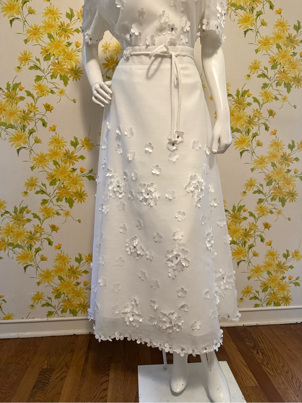 White Floral Appliqué Skirt Set with Tie Waist size L - Picture 8 of 16